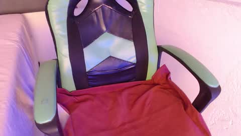 Snapshot of we_n_you chatting on 11-22-25, 03:33 Trixie 3 online show from 11-22-25, 03:33