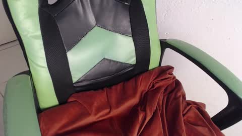 Snapshot of we_n_you chatting on 11-25-25, 02:39 Trixie 3 online show from 11-25-25, 02:39