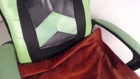 Snapshot of we_n_you chatting on 11-29-25, 03:59 Trixie 3 online show from 11-29-25, 03:59