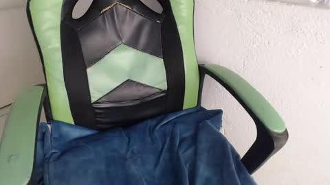 Trixie 3 online show from 12-22-25, 03:09