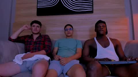 Jhonny Dick  his neighbors. online show from 12-04-25, 07:22