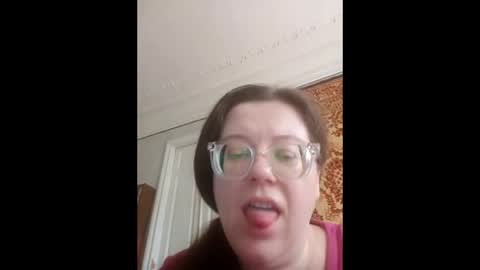 Snapshot of webgirl2 chatting on 05-01-26, 01:26 Marina online show from 05-01-26, 01:26