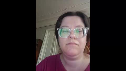 Snapshot of webgirl2 chatting on 05-12-26, 12:35 Marina online show from 05-12-26, 12:35