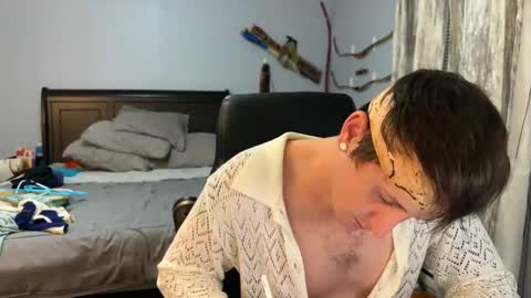 Snapshot of webslingxxxx chatting on 03-12-25, 12:53 webslingxxxx online show from 03-12-25, 12:53