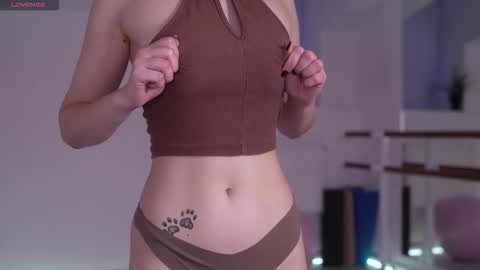 Snapshot of welcome_to_forever chatting on 09-18-25, 04:09 LANA online show from 09-18-25, 04:09