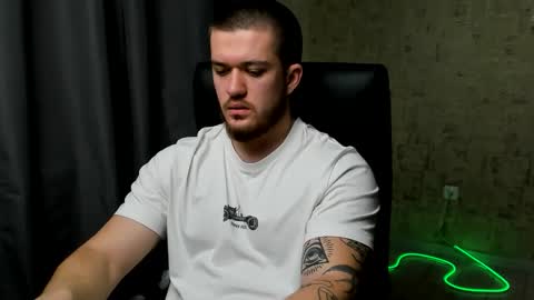 Snapshot of well_boy_ chatting on 01-14-26, 05:07 well_boy_ online show from 01-14-26, 05:07