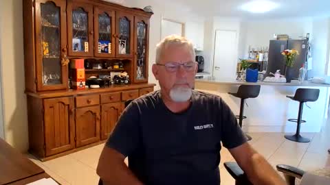 Wellhelloo online show from 05-15-26, 05:03