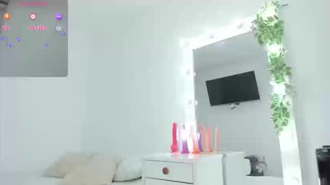 Snapshot of wen95_ chatting on 09-20-25, 03:51 Wen online show from 09-20-25, 03:51