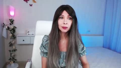 Snapshot of wendifoster chatting on 12-09-24, 07:18 Wendi Foster online show from 12-09-24, 07:18