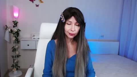 Snapshot of wendifoster chatting on 12-10-24, 08:16 Wendi Foster online show from 12-10-24, 08:16