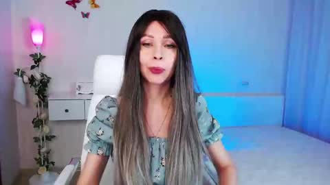 Snapshot of wendifoster chatting on 01-17-25, 10:01 Wendi Foster online show from 01-17-25, 10:01