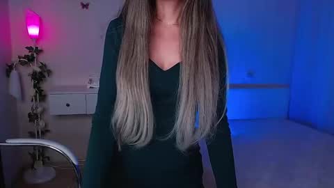 Snapshot of wendifoster chatting on 01-28-25, 08:04 Wendi Foster online show from 01-28-25, 08:04