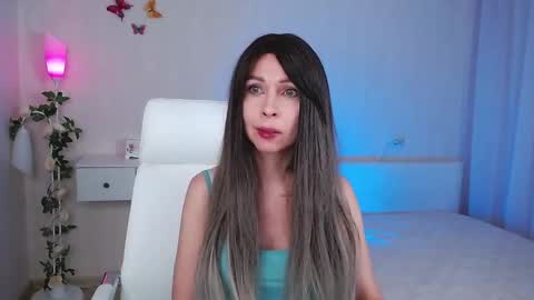 Snapshot of wendifoster chatting on 02-03-25, 07:52 Wendi Foster online show from 02-03-25, 07:52