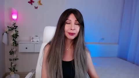 Snapshot of wendifoster chatting on 02-13-25, 07:10 Wendi Foster online show from 02-13-25, 07:10