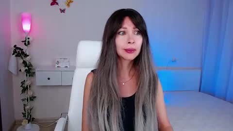 Snapshot of wendifoster chatting on 09-24-25, 06:55 Wendi Foster online show from 09-24-25, 06:55