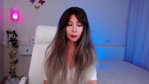 Snapshot of wendifoster chatting on 11-21-25, 06:39 Wendi Foster online show from 11-21-25, 06:39