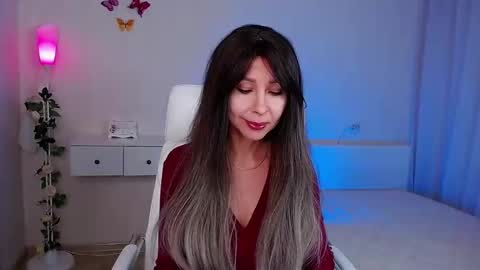 Snapshot of wendifoster chatting on 11-25-25, 07:03 Wendi Foster online show from 11-25-25, 07:03