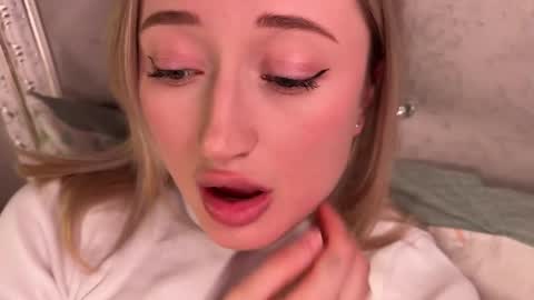 Daisy    online show from 02-05-25, 06:04