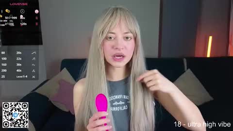 Snapshot of wendylovelylovew chatting on 09-24-25, 02:42 Wendy online show from 09-24-25, 02:42