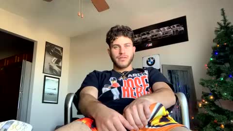 Snapshot of wentbrokeonstrippers chatting on 12-31-24, 06:35 Topjitt online show from 12-31-24, 06:35