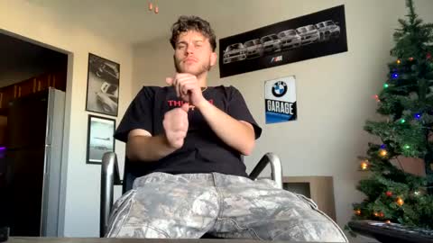 Snapshot of wentbrokeonstrippers chatting on 01-02-25, 06:34 Topjitt online show from 01-02-25, 06:34