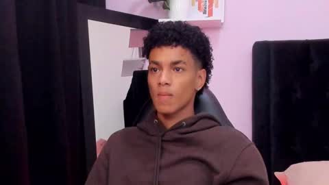 Snapshot of wes_gibbings chatting on 12-17-25, 03:18 WES online show from 12-17-25, 03:18