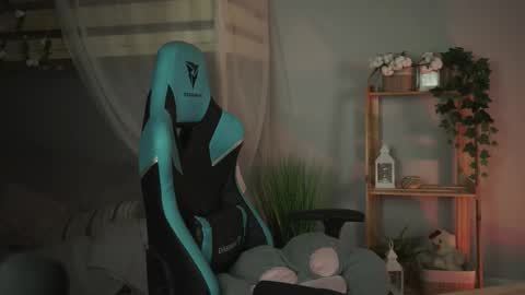 little girl who is always rightLisa online show from 09-18-25, 02:02