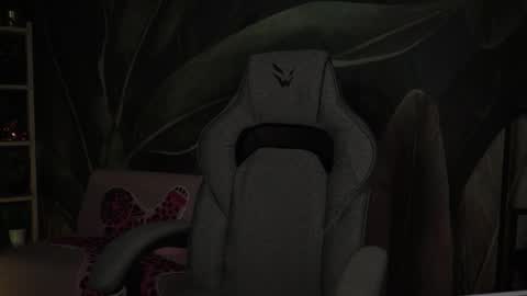 little girl who is always rightLisa online show from 10-21-25, 02:01