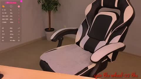 Snapshot of wet_dream__ chatting on 12-26-24, 01:43 Molly online show from 12-26-24, 01:43