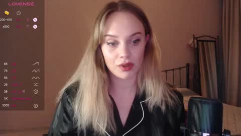 Lana online show from 03-10-25, 06:01