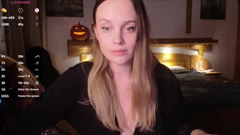 Lana online show from 10-28-25, 07:49