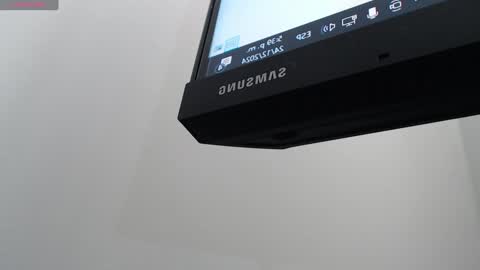 Snapshot of wet_liss chatting on 12-24-24, 10:39 Diva online show from 12-24-24, 10:39