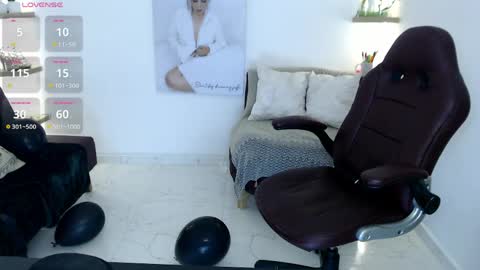 Snapshot of wet_liss chatting on 05-31-26, 03:19 Diva online show from 05-31-26, 03:19