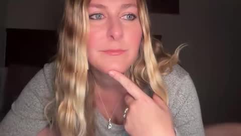 Snapshot of wet_scarlett72 chatting on 10-29-25, 12:35 Scarlett online show from 10-29-25, 12:35