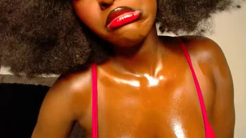 Snapshot of wet_wife_material chatting on 02-04-25, 11:27 Macey online show from 02-04-25, 11:27