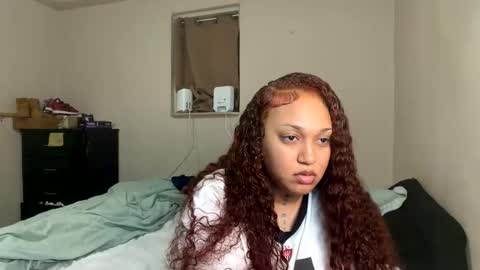 Snapshot of wetcreamerr chatting on 01-09-26, 08:06 SheSquirts online show from 01-09-26, 08:06