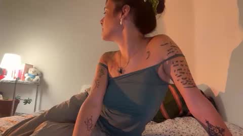 Snapshot of wetoohotties chatting on 05-21-26, 02:18 Sweet but .... online show from 05-21-26, 02:18