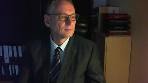 Snapshot of wetsuitedman chatting on 12-30-24, 02:19 Franz online show from 12-30-24, 02:19