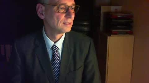 Snapshot of wetsuitedman chatting on 01-10-25, 05:56 Franz online show from 01-10-25, 05:56