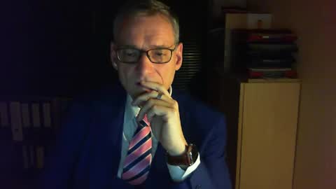 Snapshot of wetsuitedman chatting on 01-18-25, 05:10 Franz online show from 01-18-25, 05:10