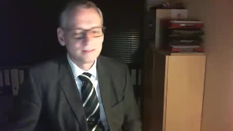 Snapshot of wetsuitedman chatting on 02-15-25, 06:33 Franz online show from 02-15-25, 06:33