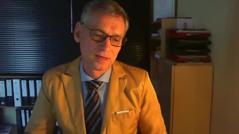 Snapshot of wetsuitedman chatting on 02-16-25, 03:05 Franz online show from 02-16-25, 03:05