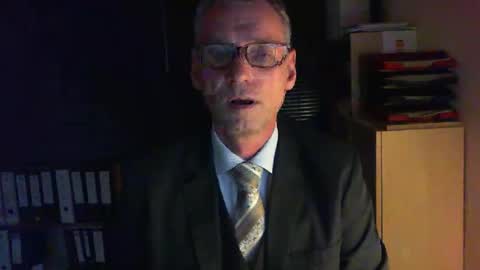 Snapshot of wetsuitedman chatting on 10-10-25, 04:39 Franz online show from 10-10-25, 04:39
