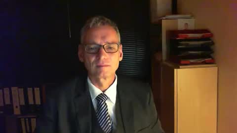 Snapshot of wetsuitedman chatting on 10-18-25, 07:58 Franz online show from 10-18-25, 07:58