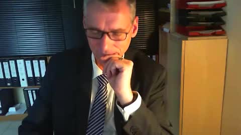 Snapshot of wetsuitedman chatting on 10-25-25, 10:45 Franz online show from 10-25-25, 10:45