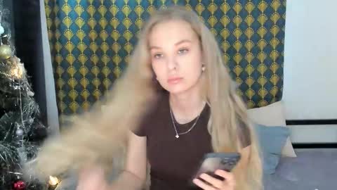 Snapshot of wh1teangelx chatting on 12-03-25, 07:05 Kate online show from 12-03-25, 07:05