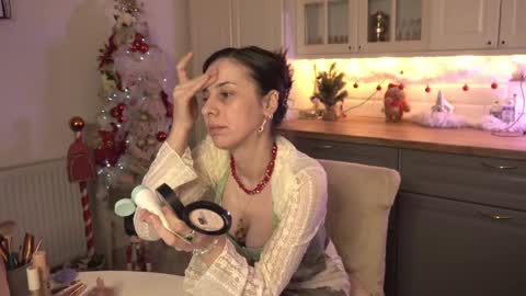 Victoria Maria online show from 12-25-24, 02:56
