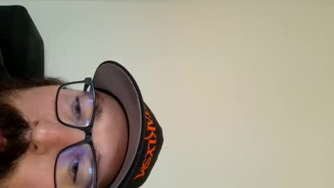 wheely19871606 online show from 02-03-25, 01:30