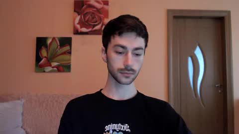 Snapshot of white_sport chatting on 12-22-25, 12:46 Tom online show from 12-22-25, 12:46