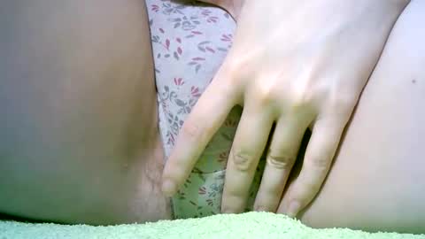 Snapshot of whiteapsara chatting on 11-13-25, 04:50 Love online show from 11-13-25, 04:50